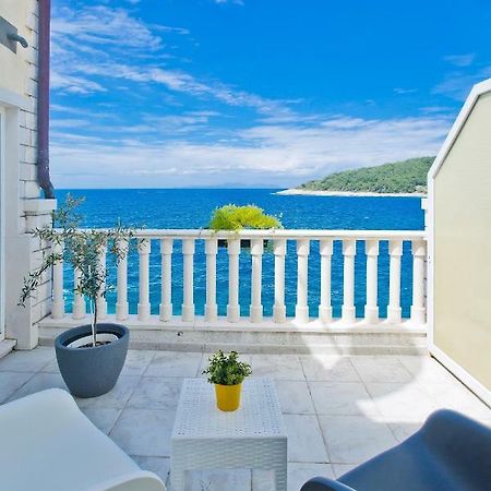 Luxury Bellavista Amazing Sea Holidays With Private Beach & Parking Milna  Exterior photo