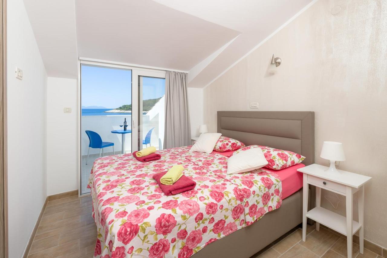 Luxury Bellavista Amazing Sea Holidays With Private Beach & Parking Milna  Exterior photo