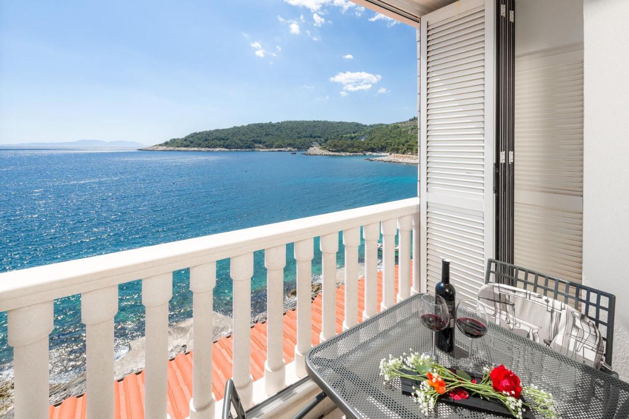 Luxury Bellavista Amazing Sea Holidays With Private Beach & Parking Milna  Exterior photo