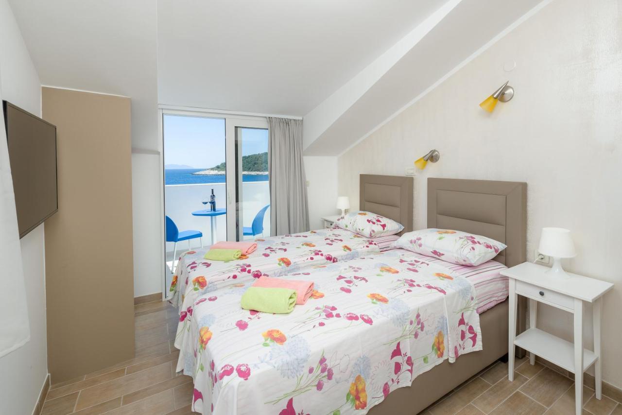 Luxury Bellavista Amazing Sea Holidays With Private Beach & Parking Milna  Exterior photo
