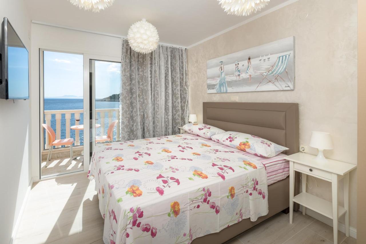 Luxury Bellavista Amazing Sea Holidays With Private Beach & Parking Milna  Exterior photo