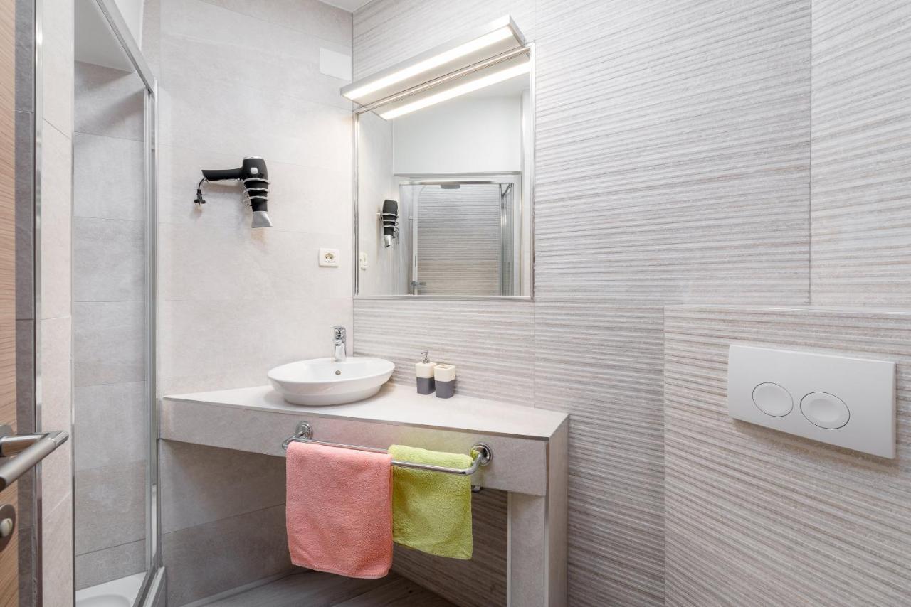 Luxury Bellavista Amazing Sea Holidays With Private Beach & Parking Milna  Exterior photo