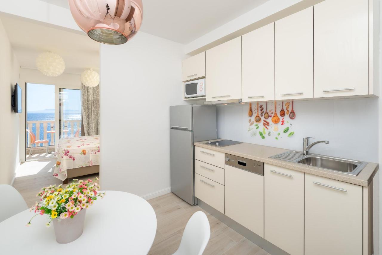 Luxury Bellavista Amazing Sea Holidays With Private Beach & Parking Milna  Exterior photo