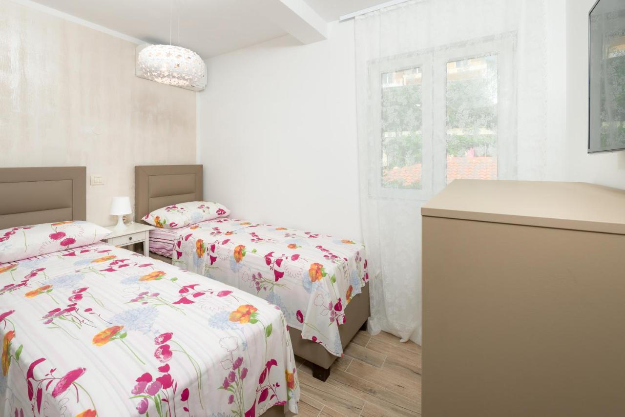 Luxury Bellavista Amazing Sea Holidays With Private Beach & Parking Milna  Exterior photo