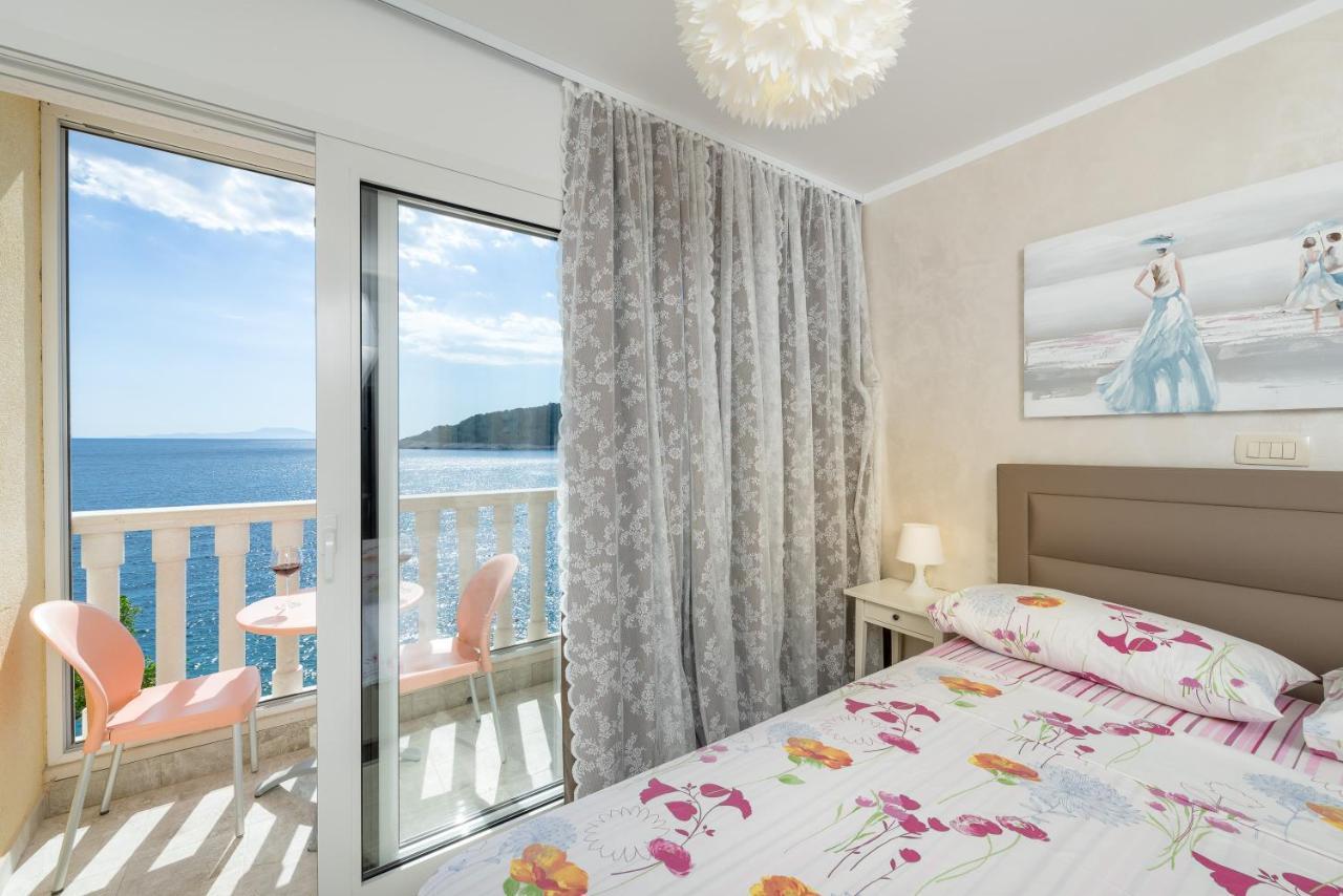 Luxury Bellavista Amazing Sea Holidays With Private Beach & Parking Milna  Exterior photo