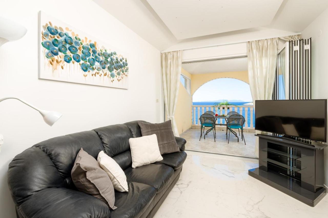 Luxury Bellavista Amazing Sea Holidays With Private Beach & Parking Milna  Exterior photo
