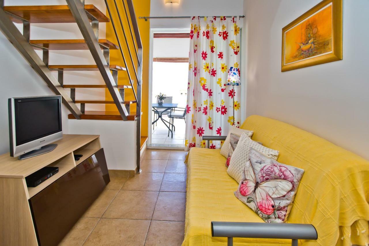 Luxury Bellavista Amazing Sea Holidays With Private Beach & Parking Milna  Exterior photo