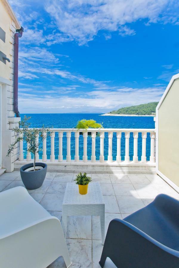 Luxury Bellavista Amazing Sea Holidays With Private Beach & Parking Milna  Exterior photo