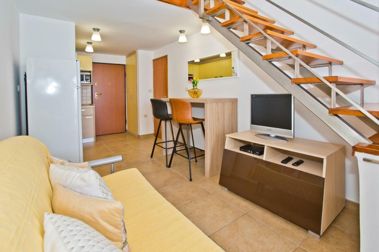 Luxury Bellavista Amazing Sea Holidays With Private Beach & Parking Milna  Exterior photo