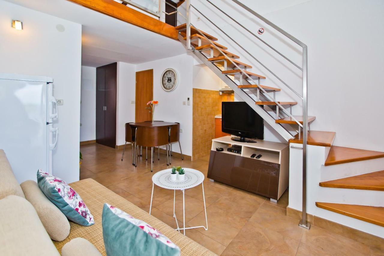 Luxury Bellavista Amazing Sea Holidays With Private Beach & Parking Milna  Exterior photo