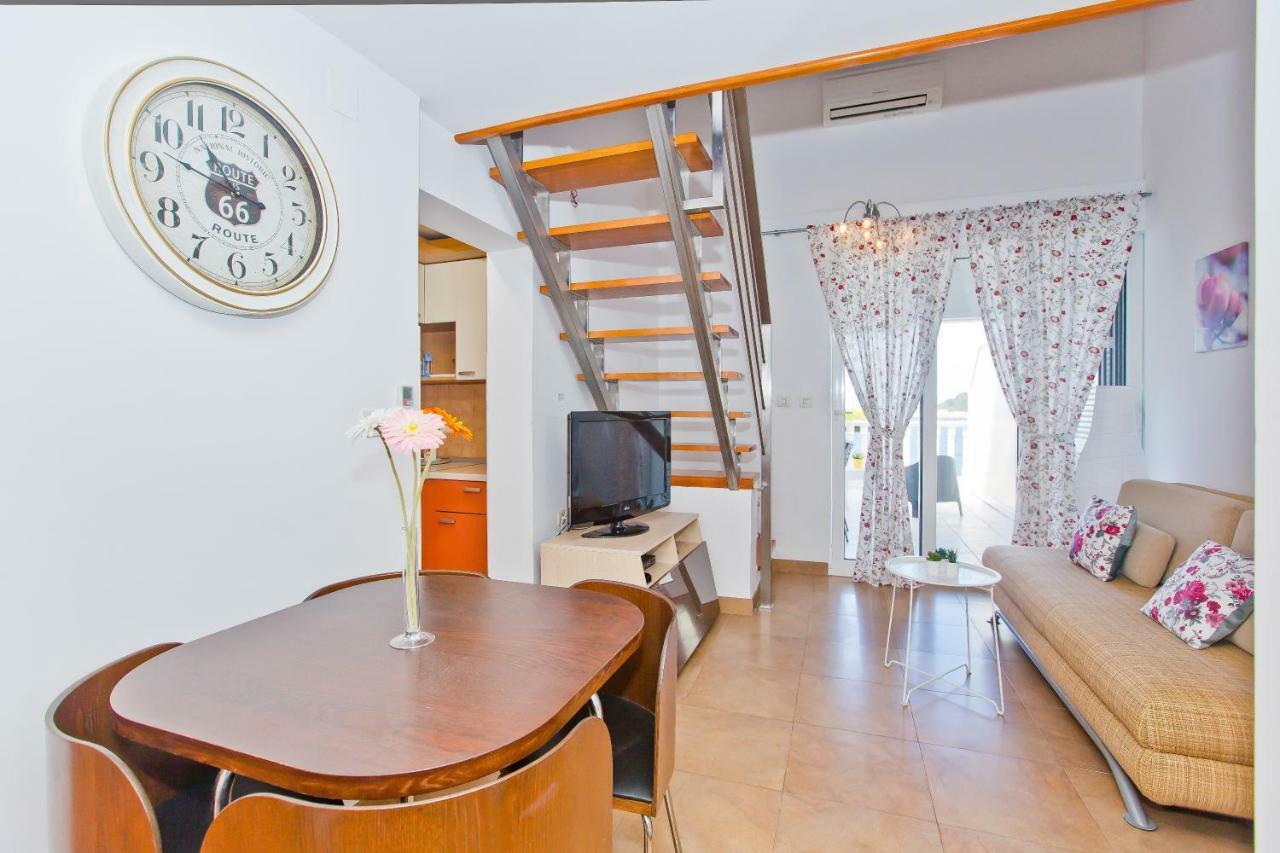 Luxury Bellavista Amazing Sea Holidays With Private Beach & Parking Milna  Exterior photo