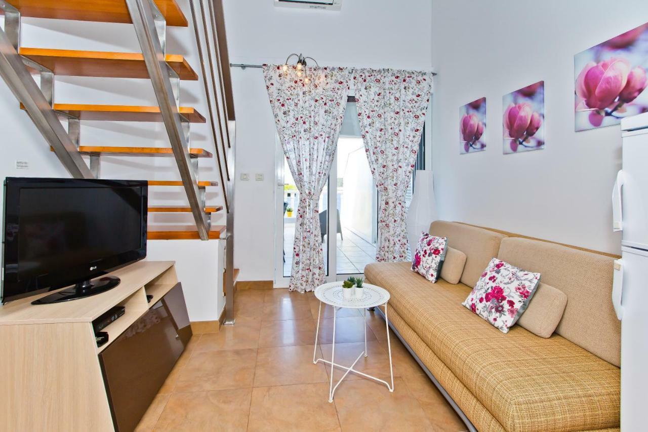Luxury Bellavista Amazing Sea Holidays With Private Beach & Parking Milna  Exterior photo